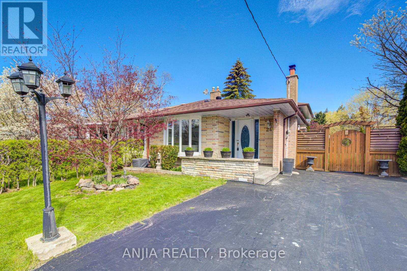 24 FRIAR TUCK ROAD, Markham, Ontario
