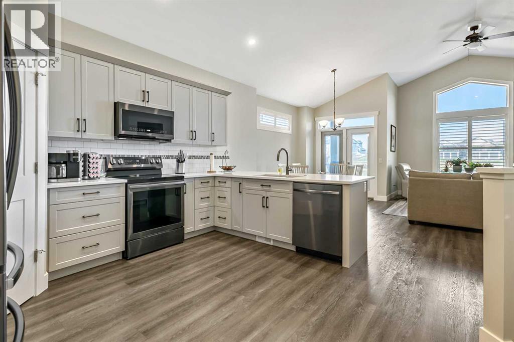30 Highwood Drive NW, Okotoks, Alberta  T1S 5S3 - Photo 6 - A2309379