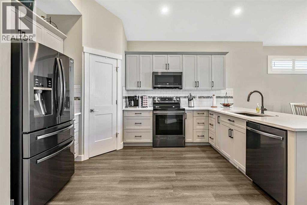 30 Highwood Drive NW, Okotoks, Alberta  T1S 5S3 - Photo 7 - A2309379