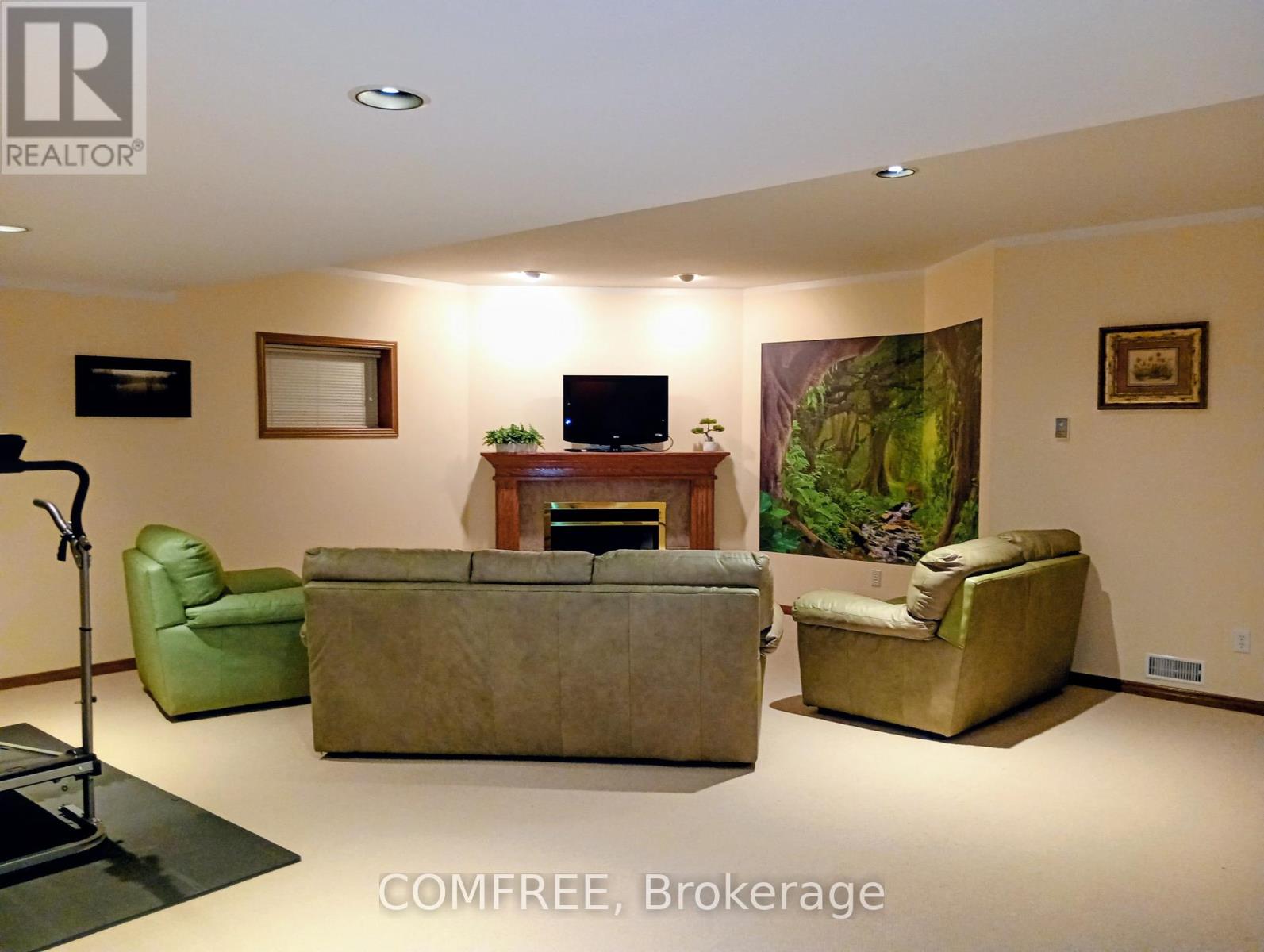 35 Tanya Drive, Southwest Middlesex, Ontario  N0L 1M0 - Photo 24 - X12940524