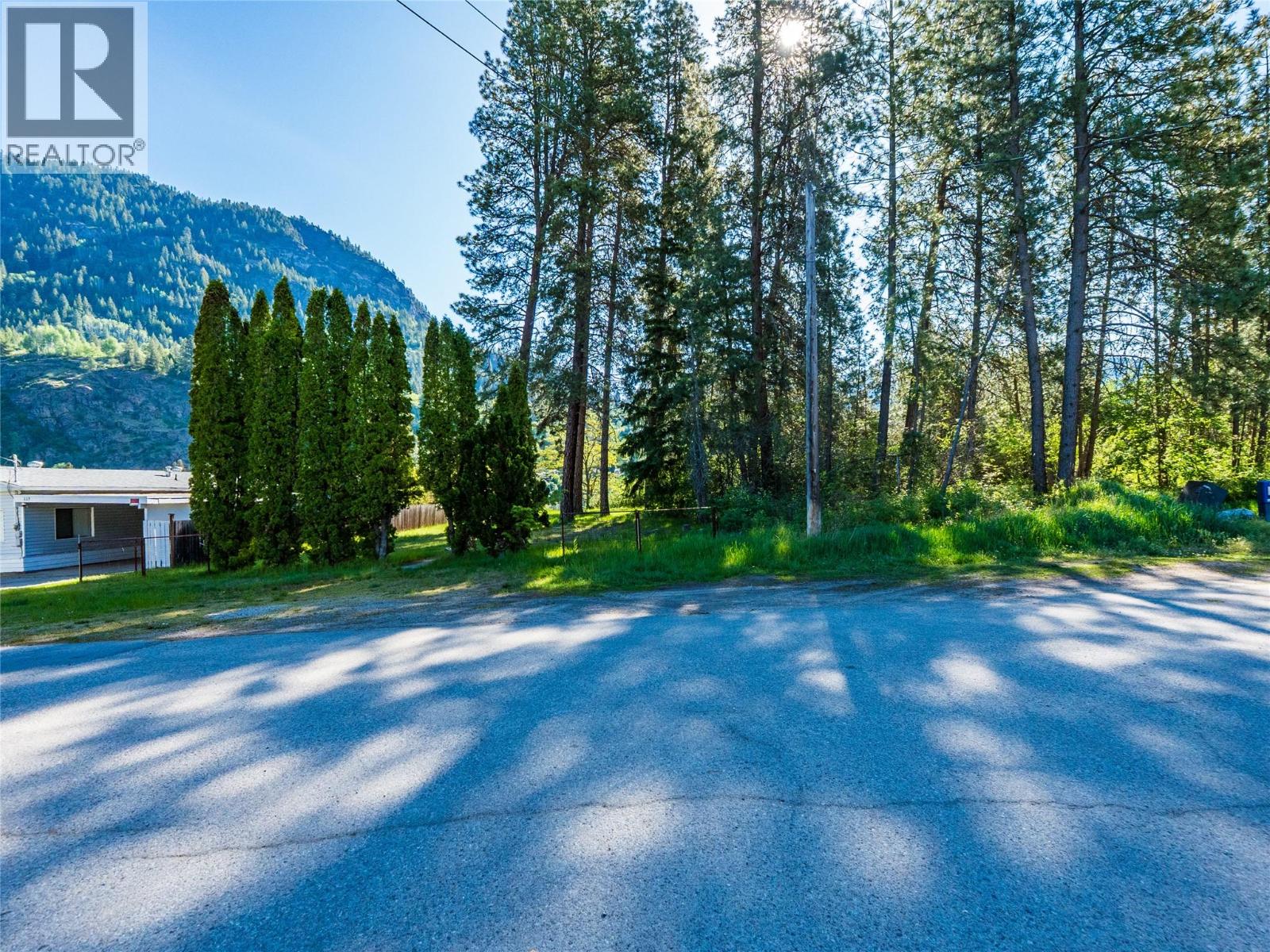 225 2nd Avenue, Castlegar, British Columbia  V1N 3C2 - Photo 12 - 10386871