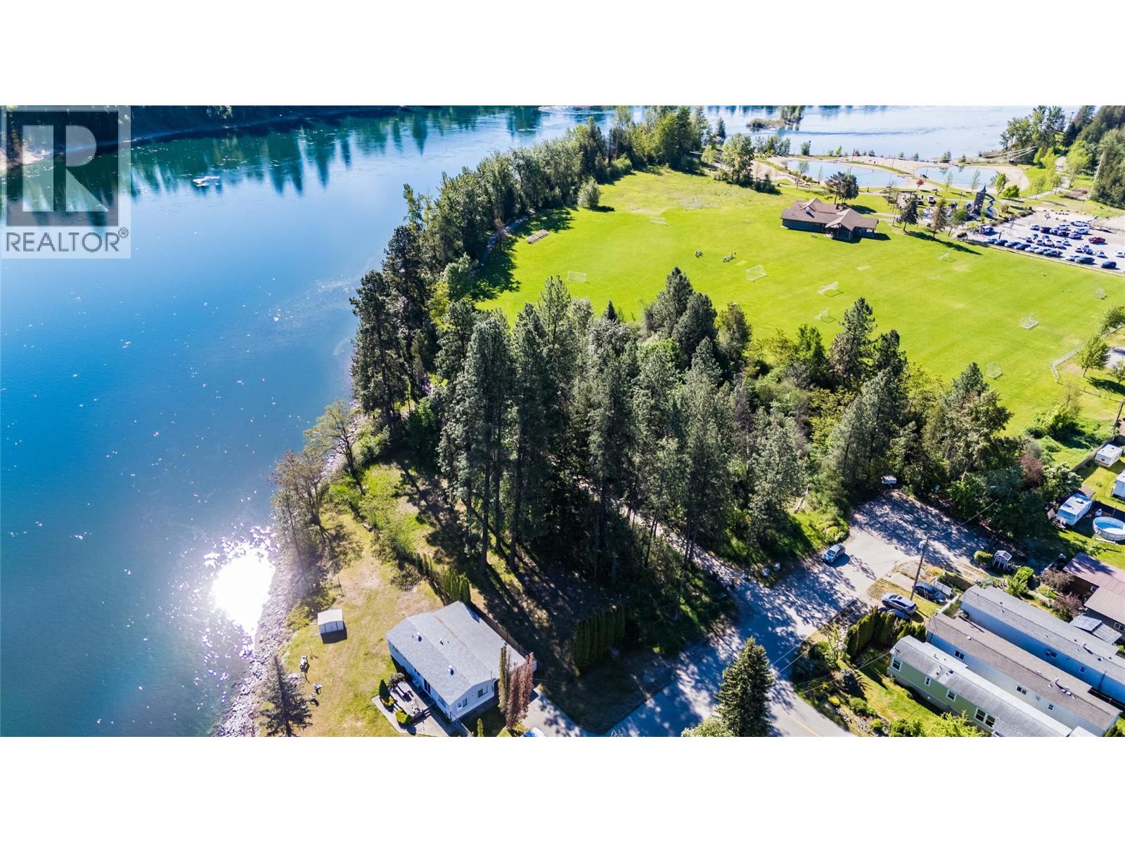 225 2nd Avenue, Castlegar, British Columbia  V1N 3C2 - Photo 3 - 10386871