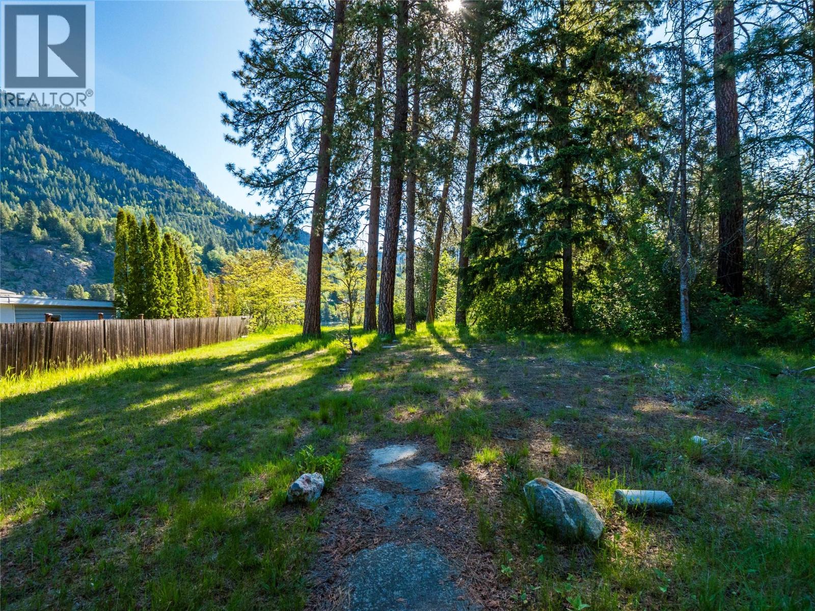 225 2nd Avenue, Castlegar, British Columbia  V1N 3C2 - Photo 7 - 10386871