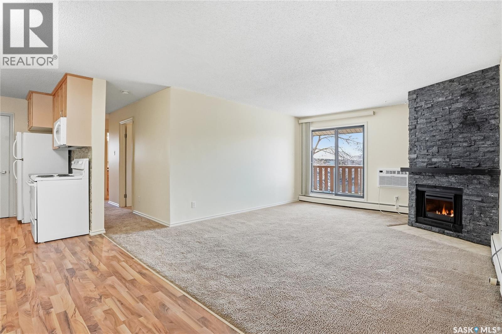 301 E 1121 Mckercher Drive, Saskatoon, Saskatchewan  S7H 5B8 - Photo 4 - SK035911