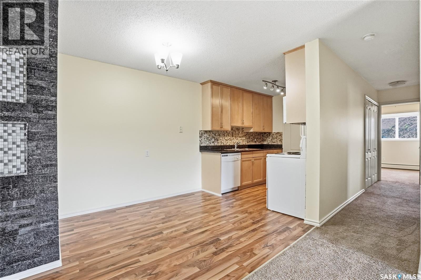 301 E 1121 Mckercher Drive, Saskatoon, Saskatchewan  S7H 5B8 - Photo 8 - SK035911
