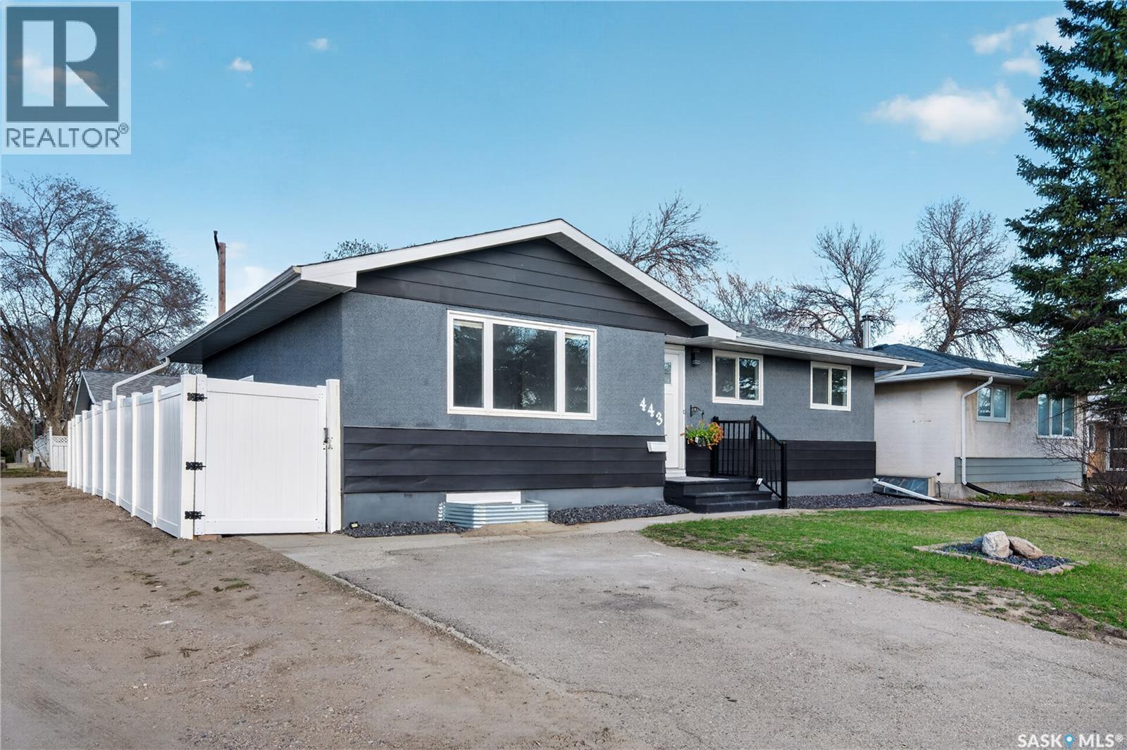 443 Argyle Street N, Regina, Saskatchewan  S4R 4C9 - Photo 2 - SK035810