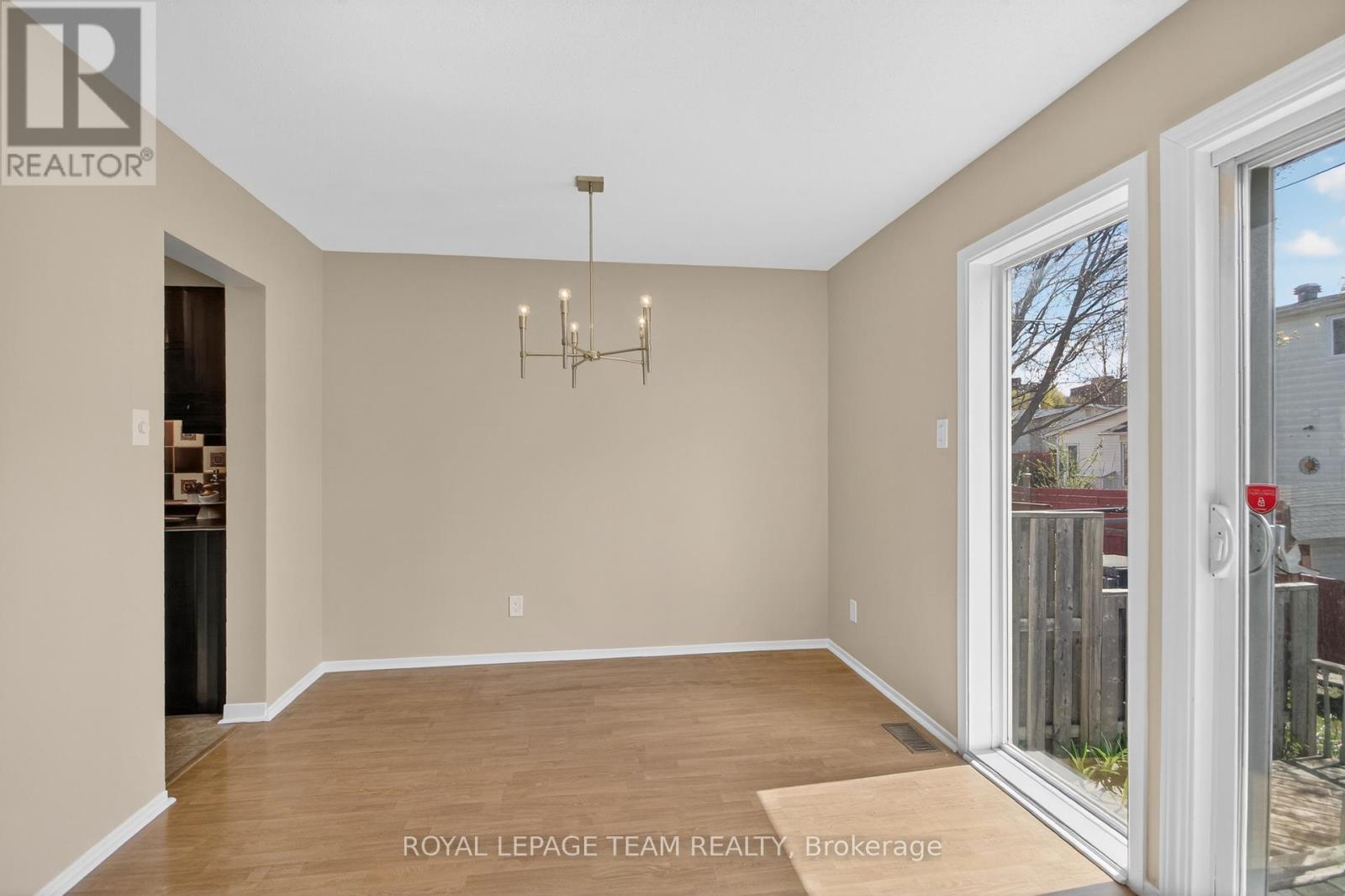 39 Saxton Private, Ottawa, Ontario K2H 9P3 - Photo 11 - X13125172