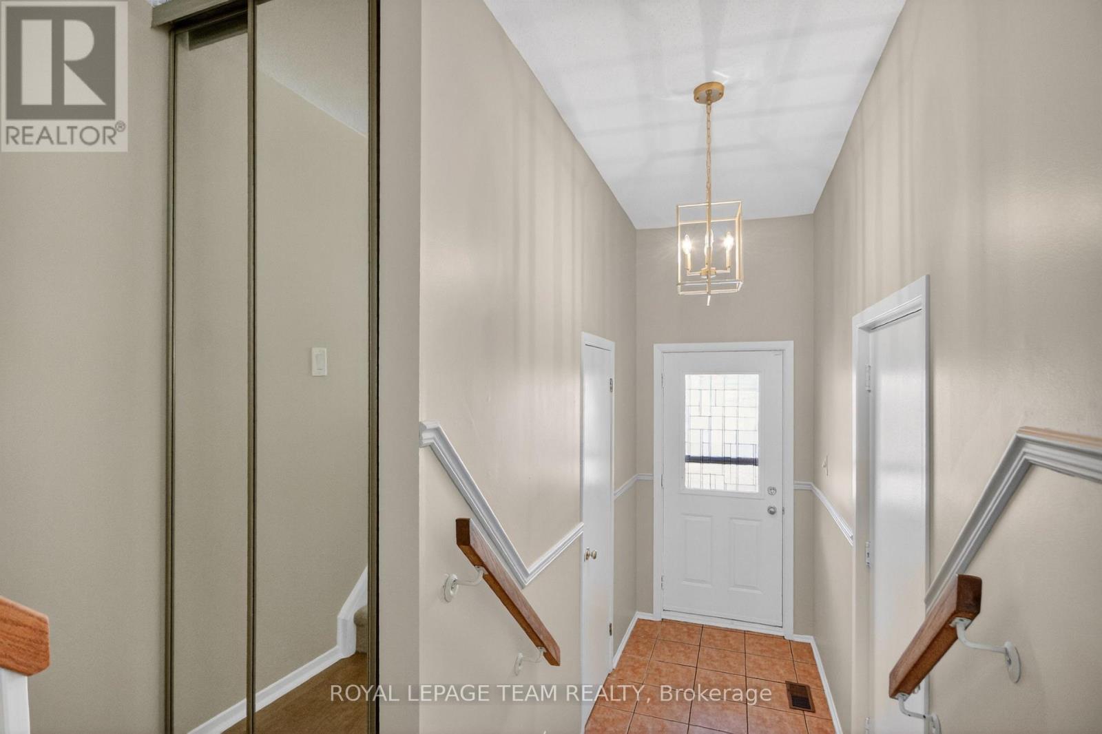 39 Saxton Private, Ottawa, Ontario K2H 9P3 - Photo 4 - X13125172