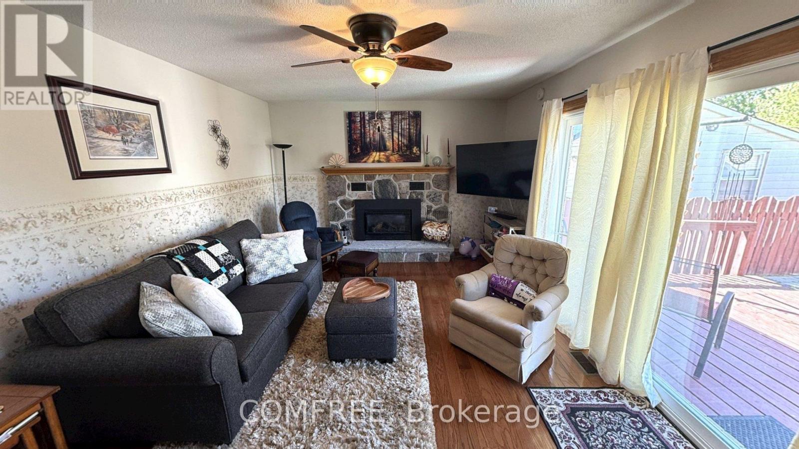 4088 Florence Avenue, Petrolia, Ontario N0N 1R0 - Photo 2 - X13125178