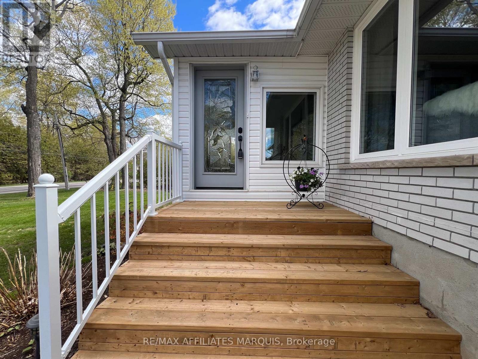 39 Golf Club Road, Rideau Lakes, Ontario  K7A 4S5 - Photo 4 - X12989106