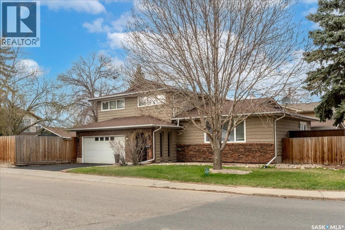 182 Lincoln Drive, Regina, Saskatchewan  S4S 6R5 - Photo 1 - SK035860