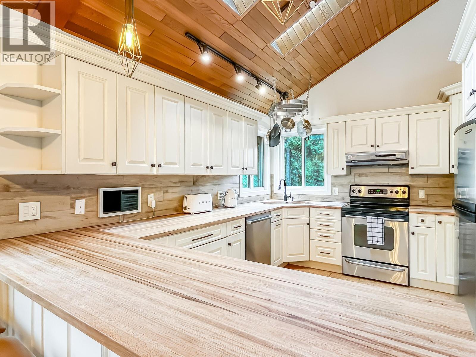 442 Clifton Road N, Kelowna, British Columbia  V1V 1H1 - Photo 4 - 10374729