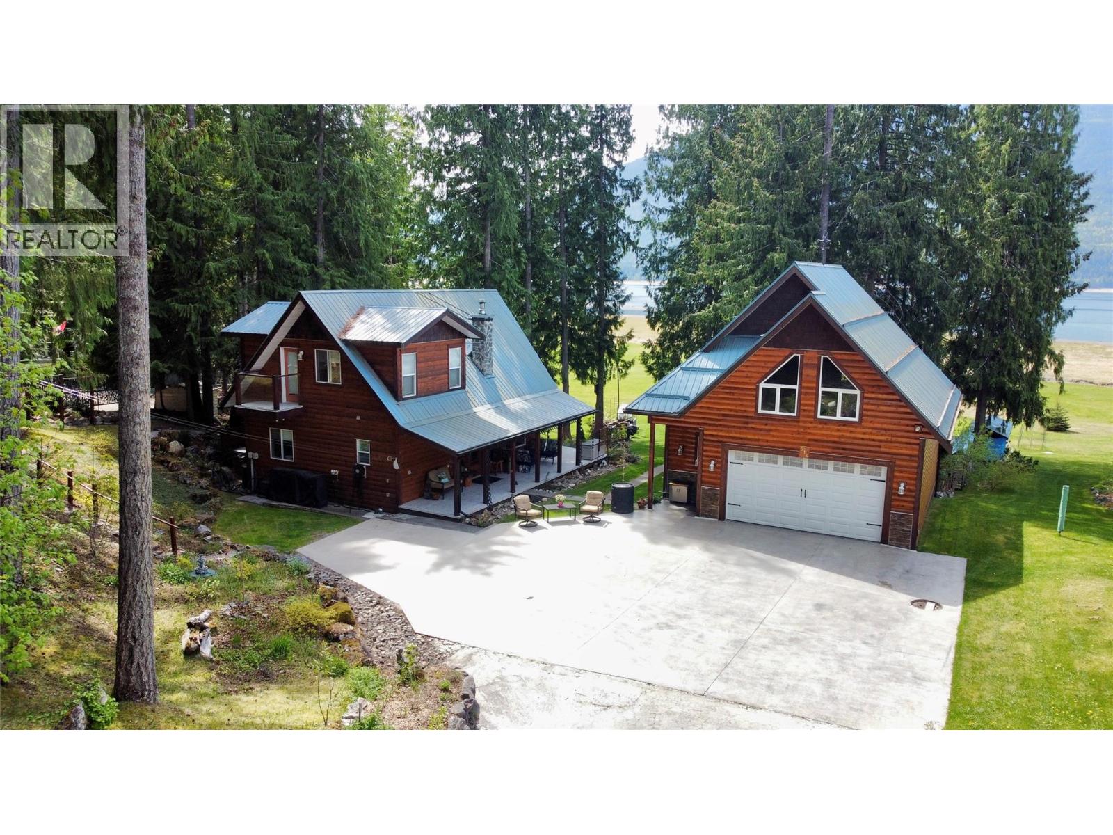 516 Bayview Road, Nakusp, British Columbia
