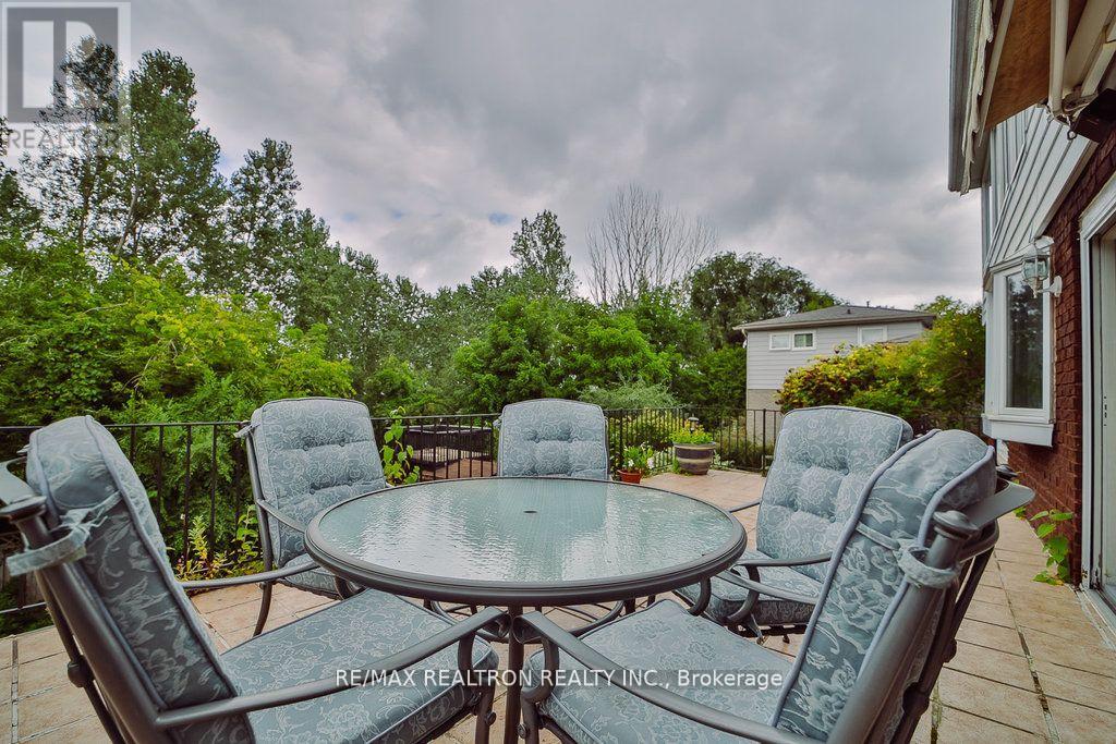 18 Debra Crescent, Barrie, Ontario  L4N 3T1 - Photo 37 - S13125148