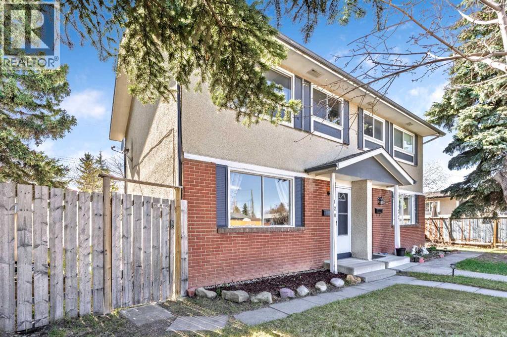120 Pennsburg Way SE, Calgary, Alberta  T2A 2J5 - Photo 3 - A2308666