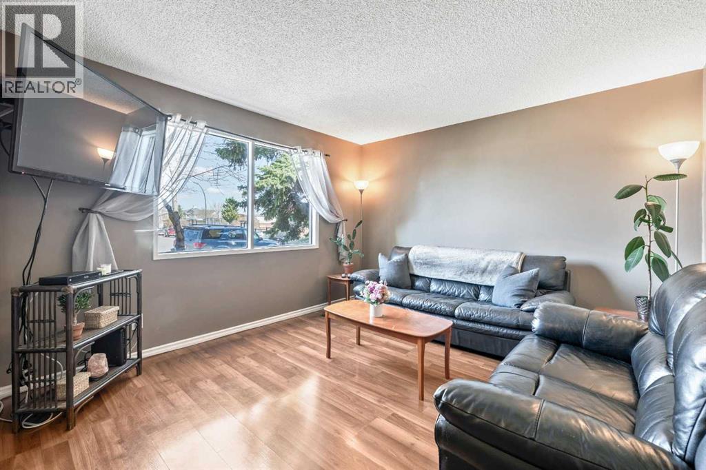 120 Pennsburg Way SE, Calgary, Alberta  T2A 2J5 - Photo 5 - A2308666