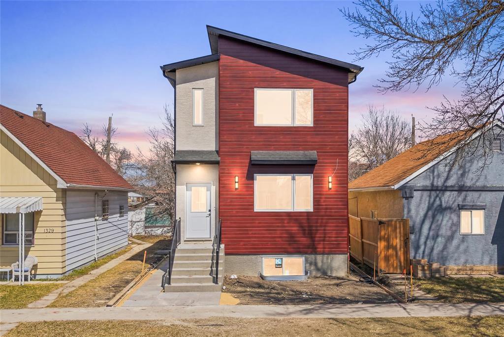 1327 Manitoba Avenue, Winnipeg, Manitoba  R2X 0K8 - Photo 0 - 202610462