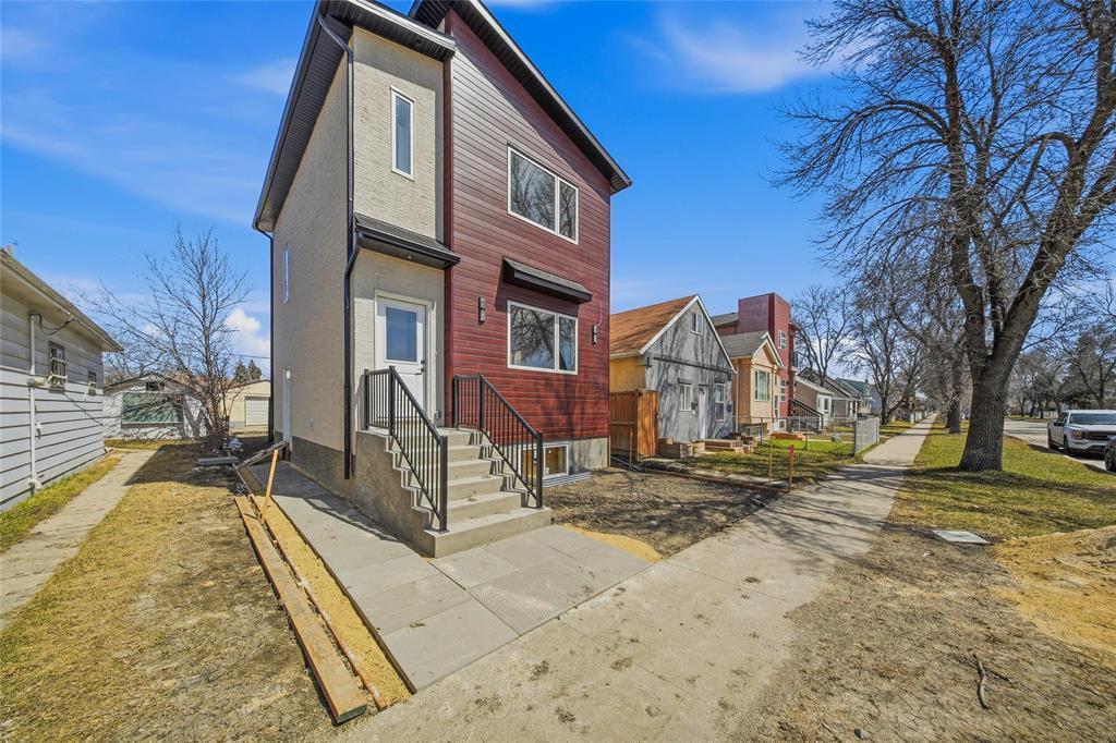 1327 Manitoba Avenue, Winnipeg, Manitoba  R2X 0K8 - Photo 1 - 202610462
