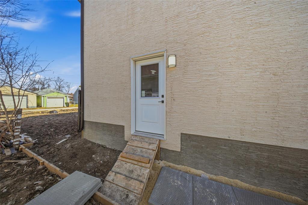 1327 Manitoba Avenue, Winnipeg, Manitoba  R2X 0K8 - Photo 23 - 202610462