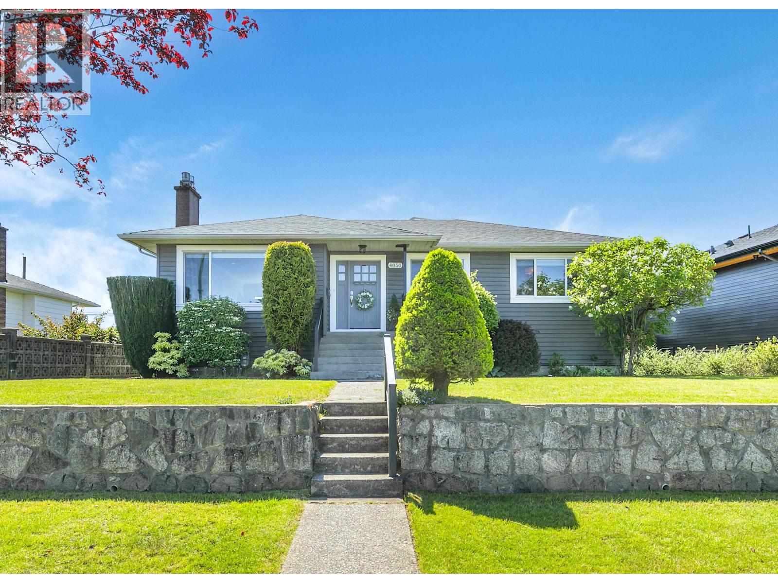 4850 Highlawn Drive, Burnaby, British Columbia  V5C 3T1 - Photo 2 - R3119376
