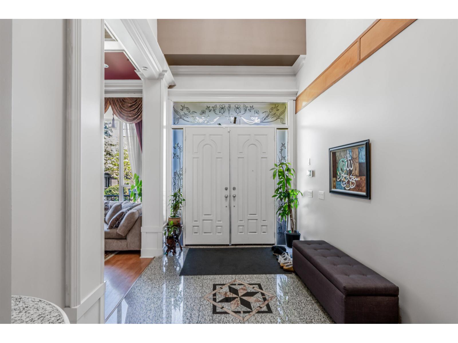 6753 134a Street, Surrey, British Columbia  V3W 5W2 - Photo 3 - R3123402