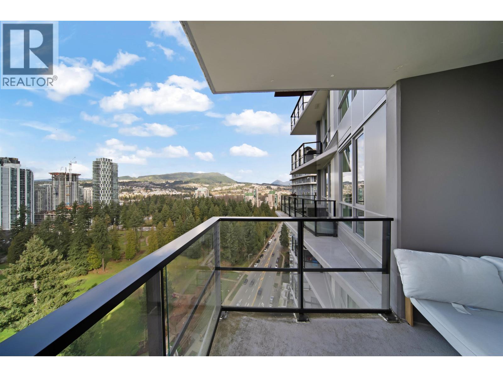 2205 3096 Windsor Gate, Coquitlam, British Columbia  V3B 0P4 - Photo 12 - R3122614