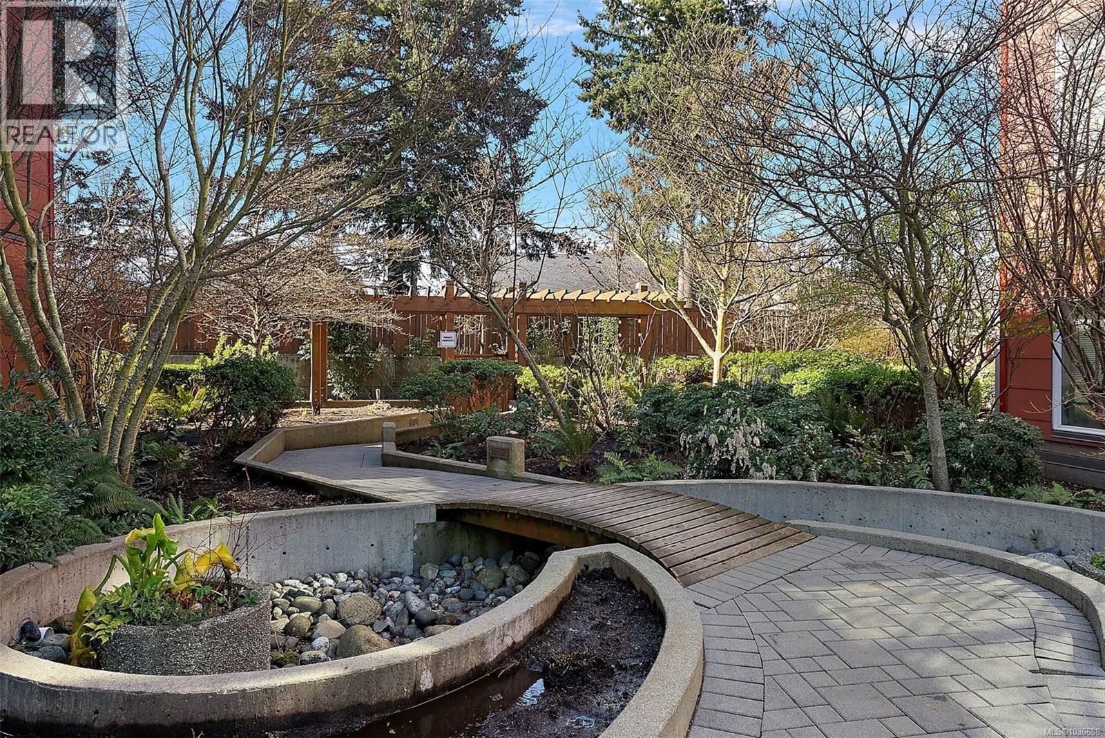 405 4040 Borden St, Saanich, British Columbia  V8X 2E9 - Photo 17 - 1036686