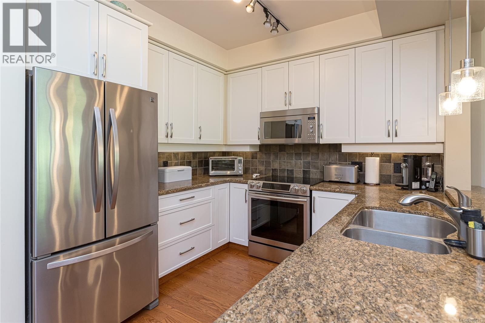 104d 1115 Craigflower Rd, Esquimalt, British Columbia V9A 7R1 - Photo 11 - 1036753