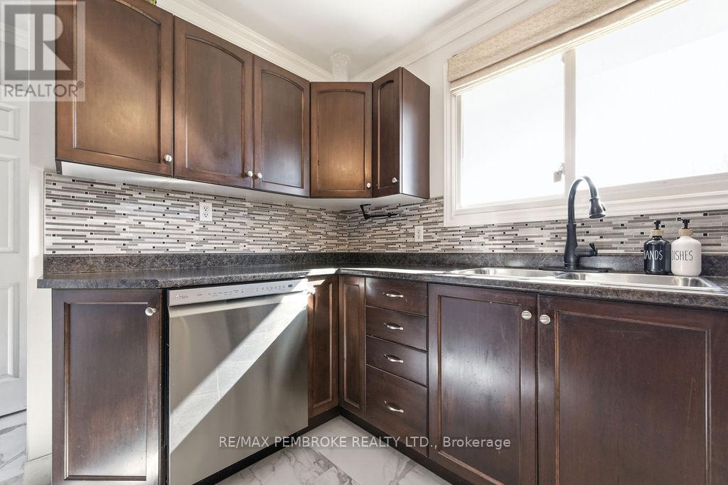 70 Selkirk Street, Petawawa, Ontario  K8H 1P4 - Photo 18 - X13125192