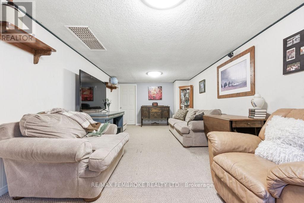 70 Selkirk Street, Petawawa, Ontario  K8H 1P4 - Photo 31 - X13125192