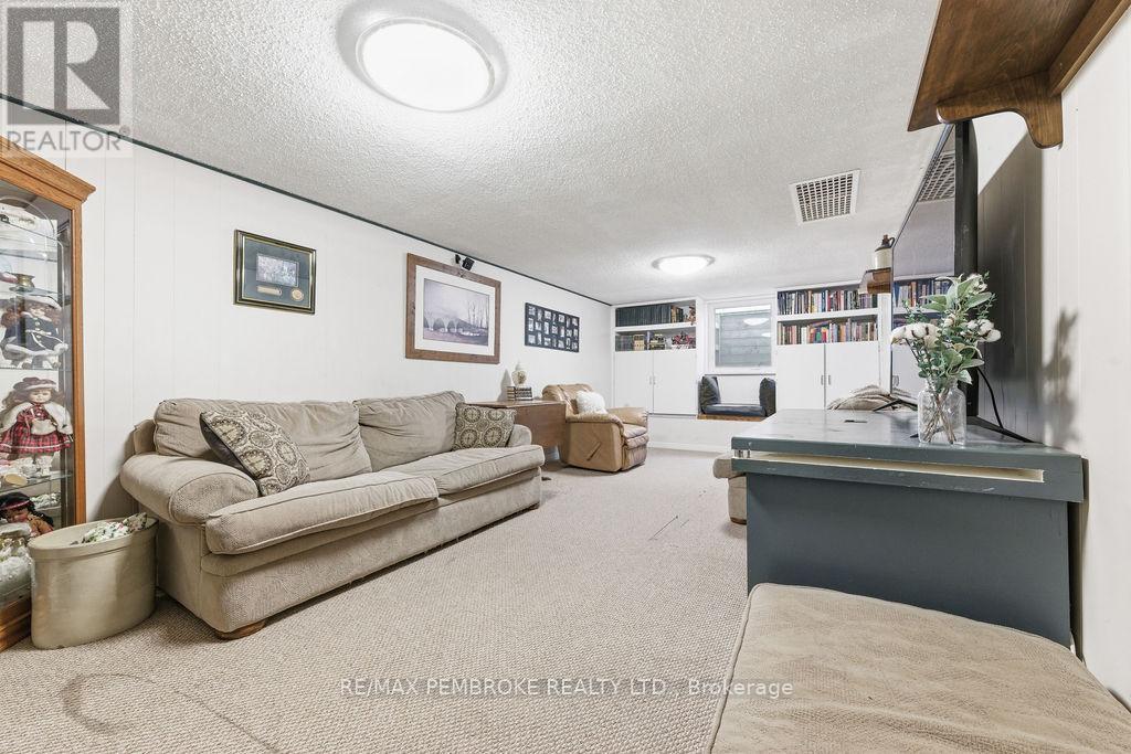 70 Selkirk Street, Petawawa, Ontario  K8H 1P4 - Photo 32 - X13125192