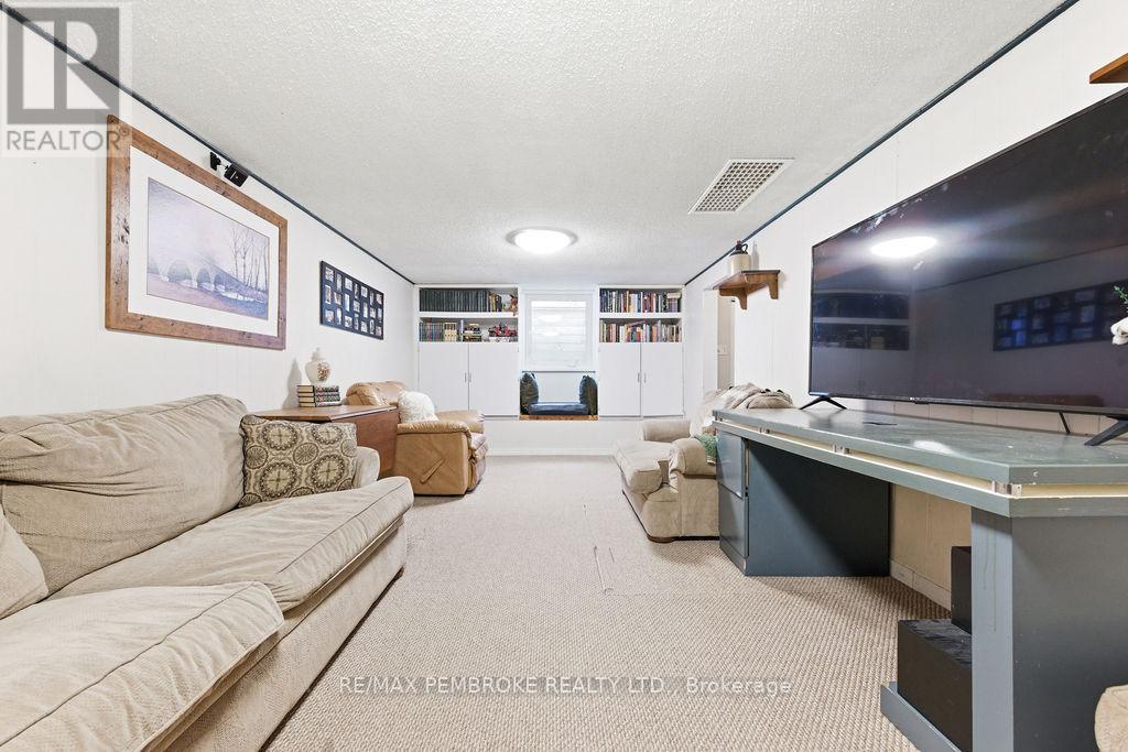 70 Selkirk Street, Petawawa, Ontario  K8H 1P4 - Photo 33 - X13125192