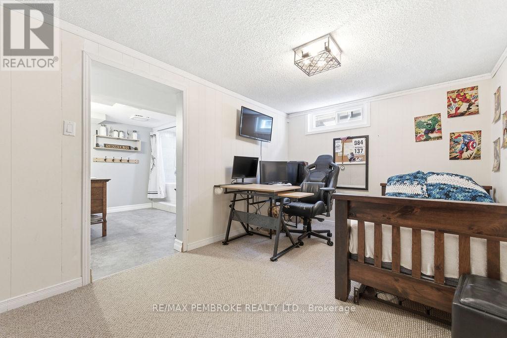 70 Selkirk Street, Petawawa, Ontario  K8H 1P4 - Photo 36 - X13125192