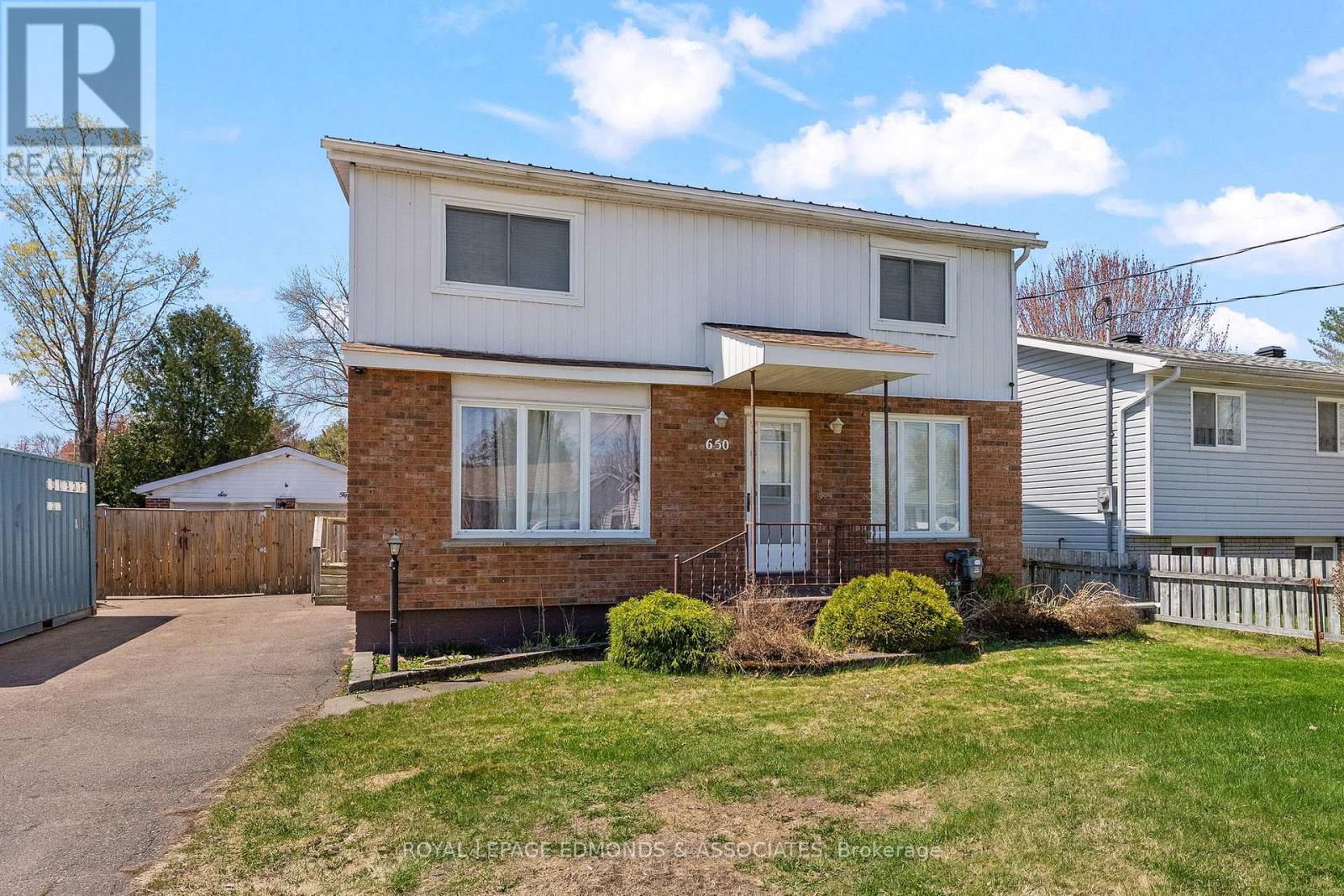 650 Lorne Street W, Laurentian Valley, Ontario  K8A 6T6 - Photo 3 - X13125212