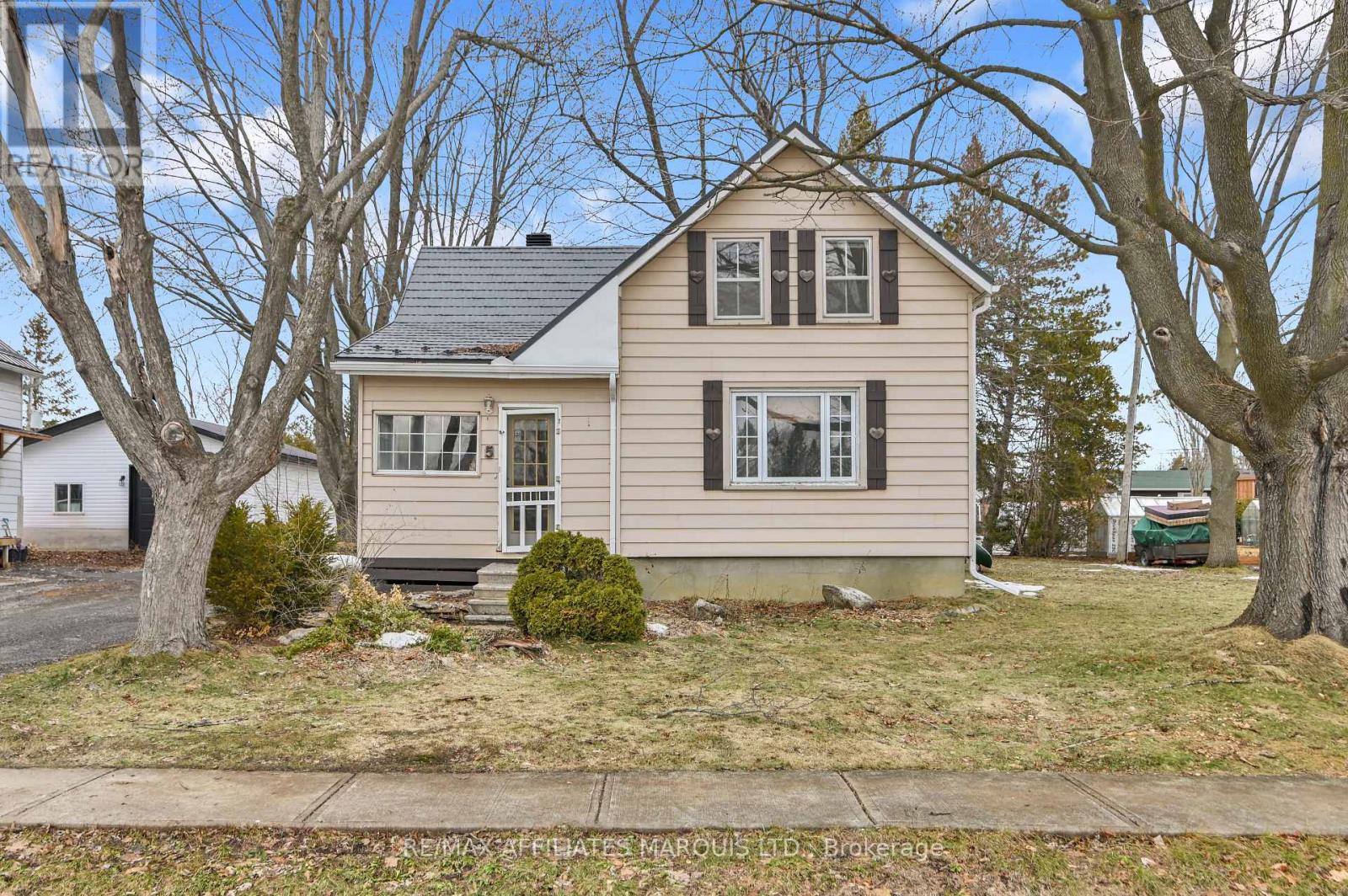 5 PINE STREET, South Stormont, Ontario