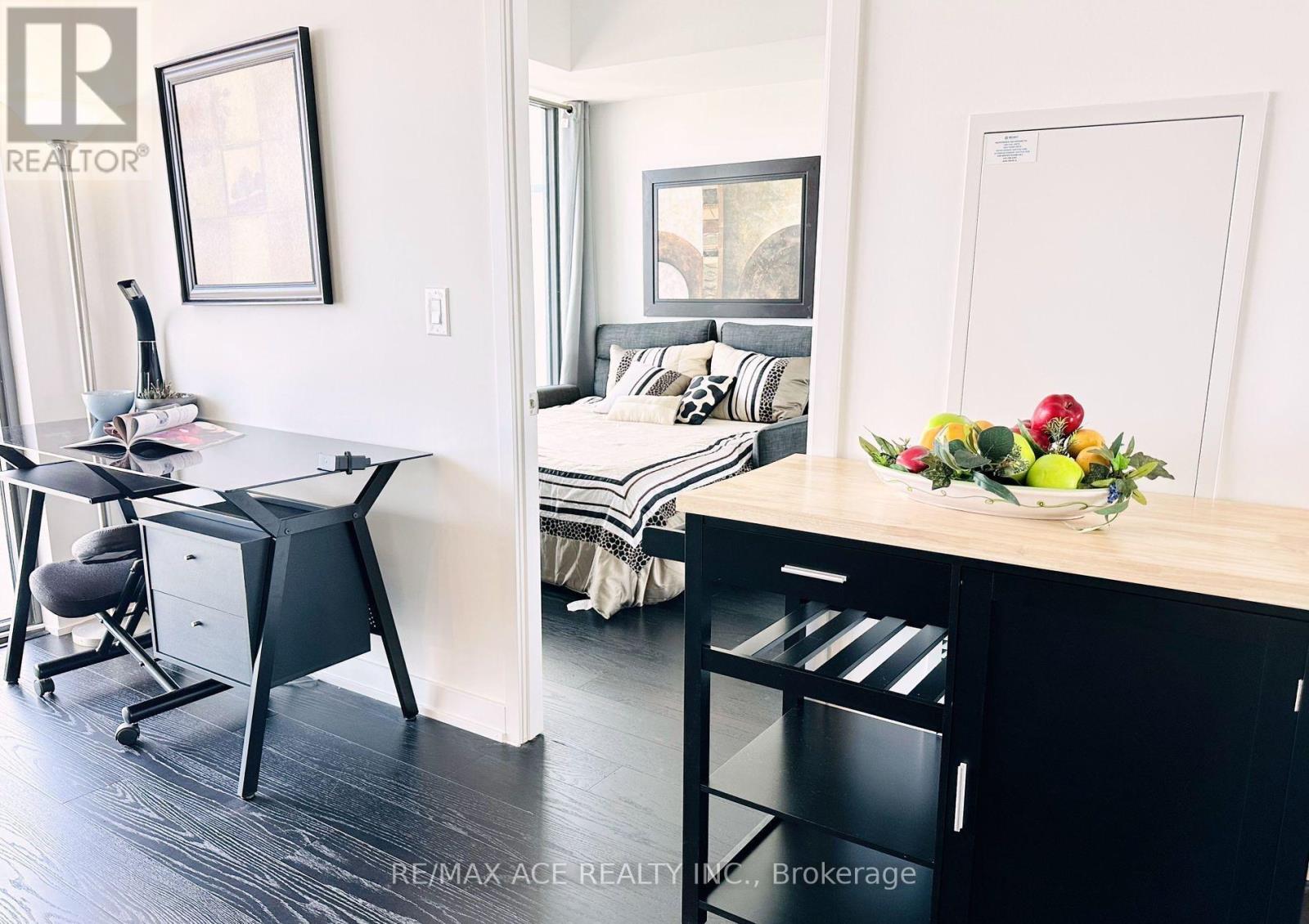 3313 - 11 Wellesley Street W, Toronto, Ontario  M4Y 1E8 - Photo 12 - C13125220