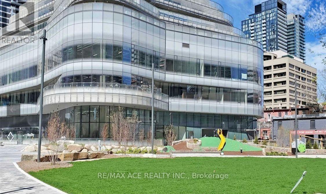 3313 - 11 Wellesley Street W, Toronto, Ontario  M4Y 1E8 - Photo 2 - C13125220