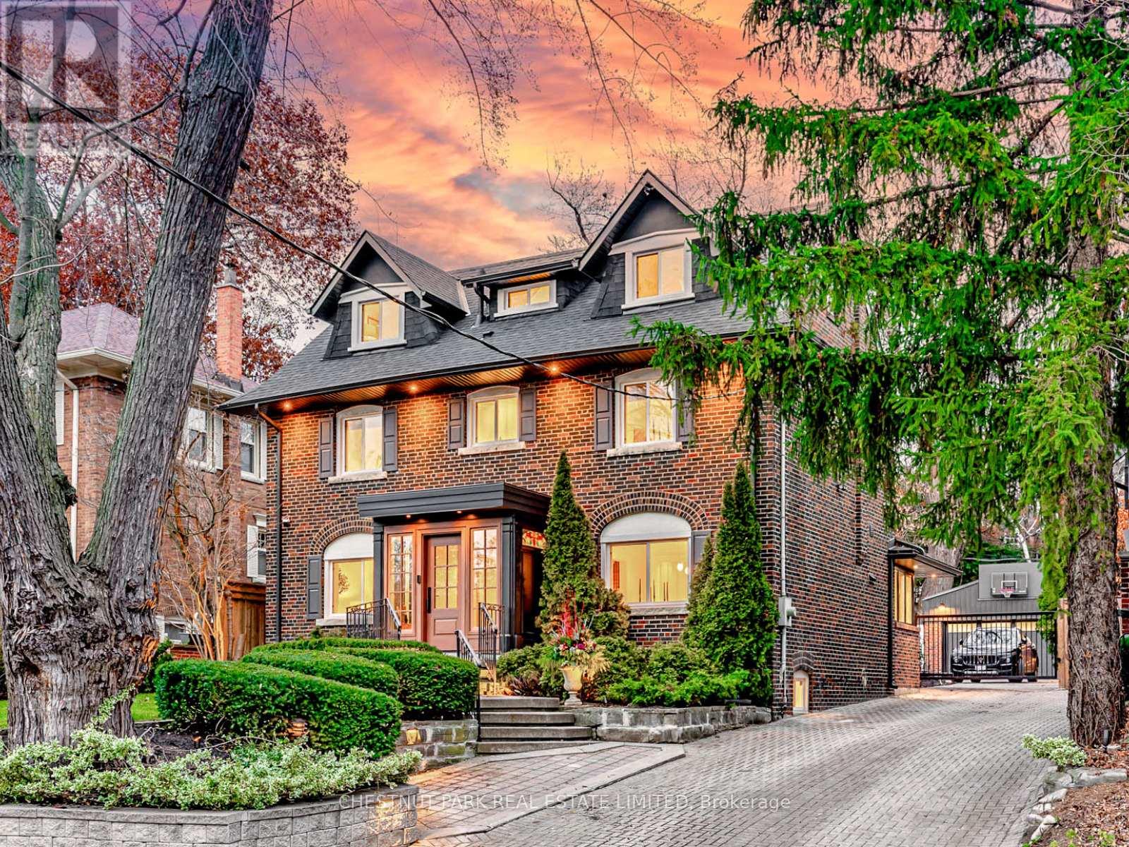 35 WEYBOURNE CRESCENT, Toronto, Ontario