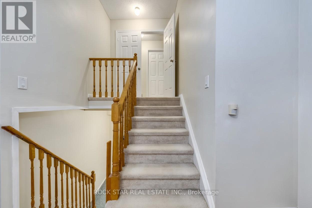 14 Cairnmore Court, Brampton, Ontario  L6Z 1T6 - Photo 12 - W12971662