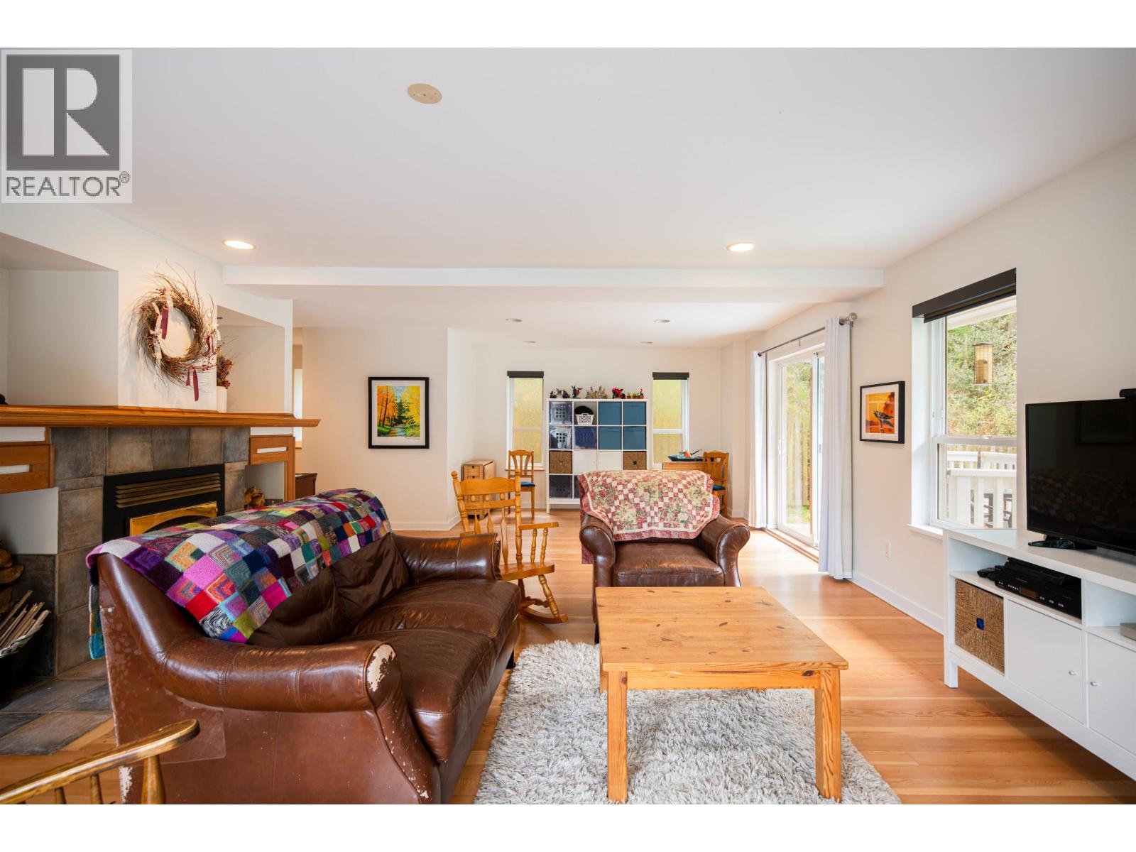 1288 Eagle Cliff Road, Bowen Island, British Columbia  V0N 1G1 - Photo 3 - R3111786
