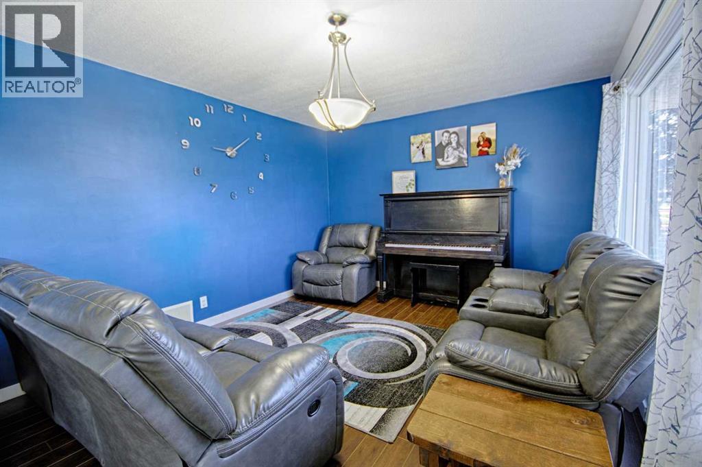 4925 53 Avenue, Taber, Alberta  T1G 1H5 - Photo 5 - A2307097