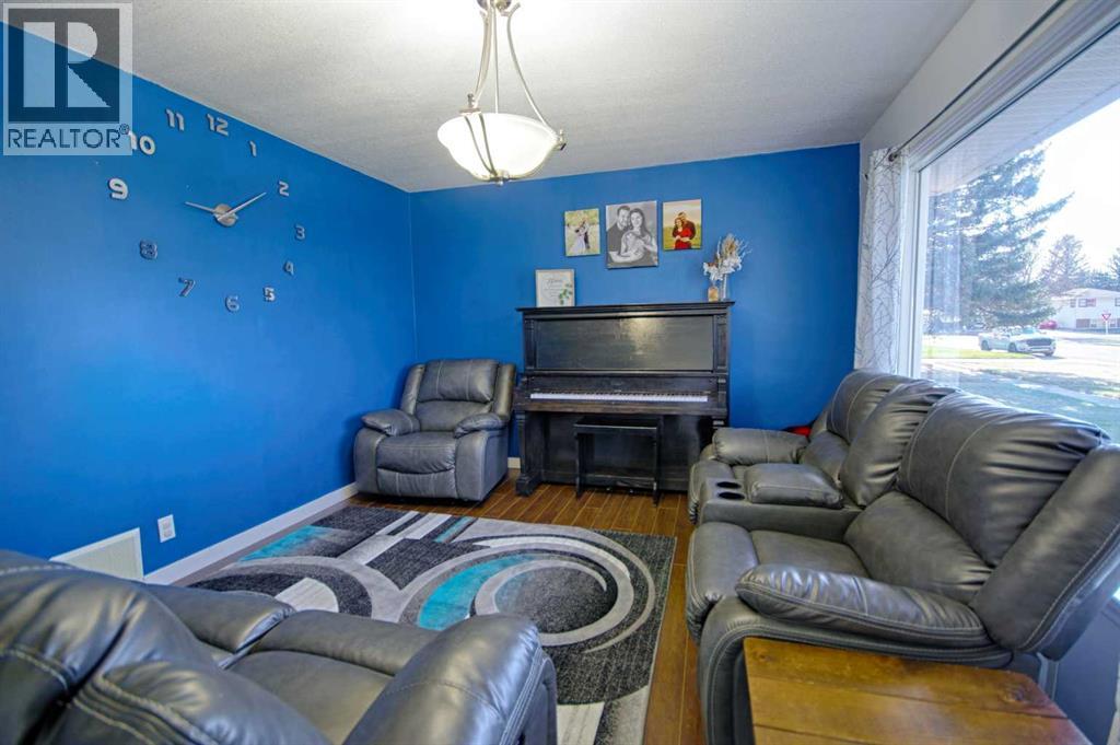 4925 53 Avenue, Taber, Alberta  T1G 1H5 - Photo 6 - A2307097