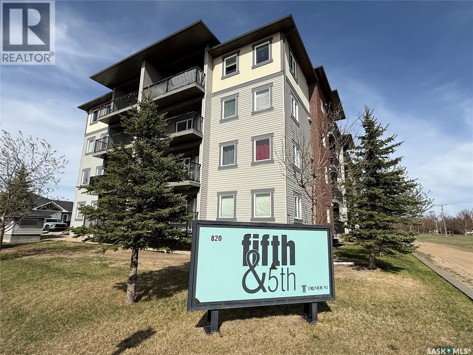 302 820 5th Street Ne, Weyburn, Saskatchewan  S4H 2V2 - Photo 1 - SK035889