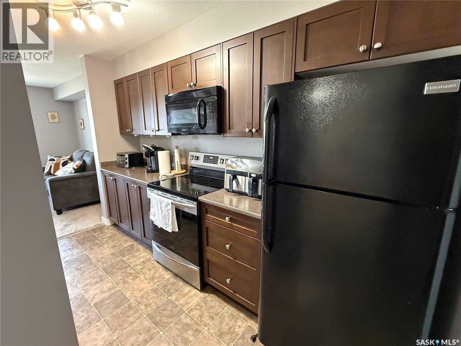 302 820 5th Street Ne, Weyburn, Saskatchewan  S4H 2V2 - Photo 8 - SK035889