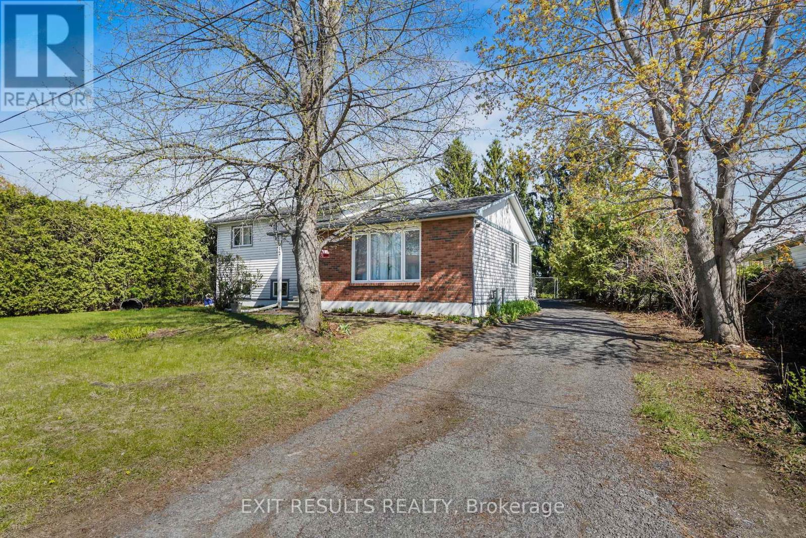 212 Sainte-Anne Street N, Clarence-Rockland, Ontario  K4K 1B8 - Photo 2 - X13125272