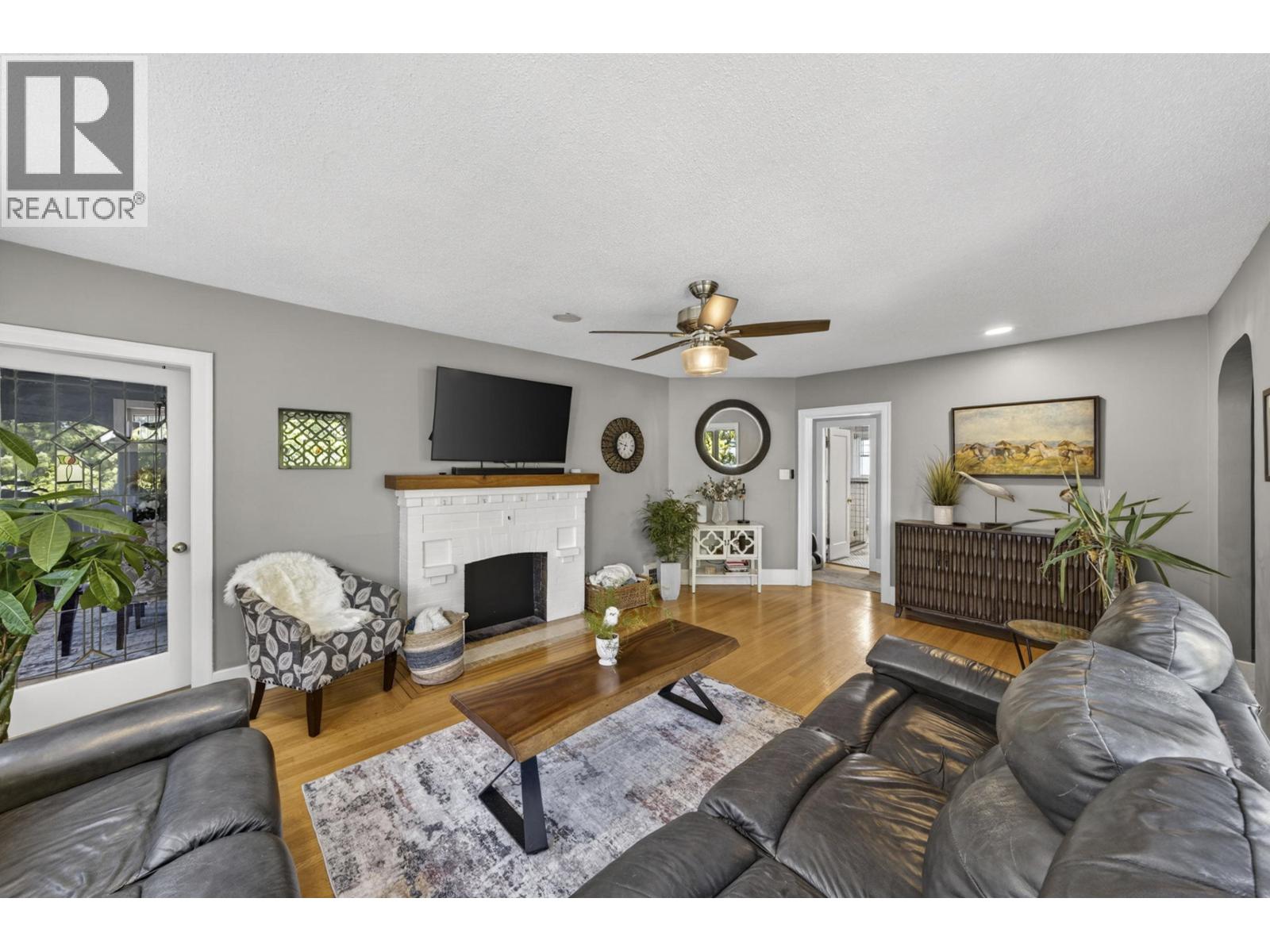 834 Fourth Street, New Westminster, British Columbia  V3L 2W6 - Photo 3 - R3123532