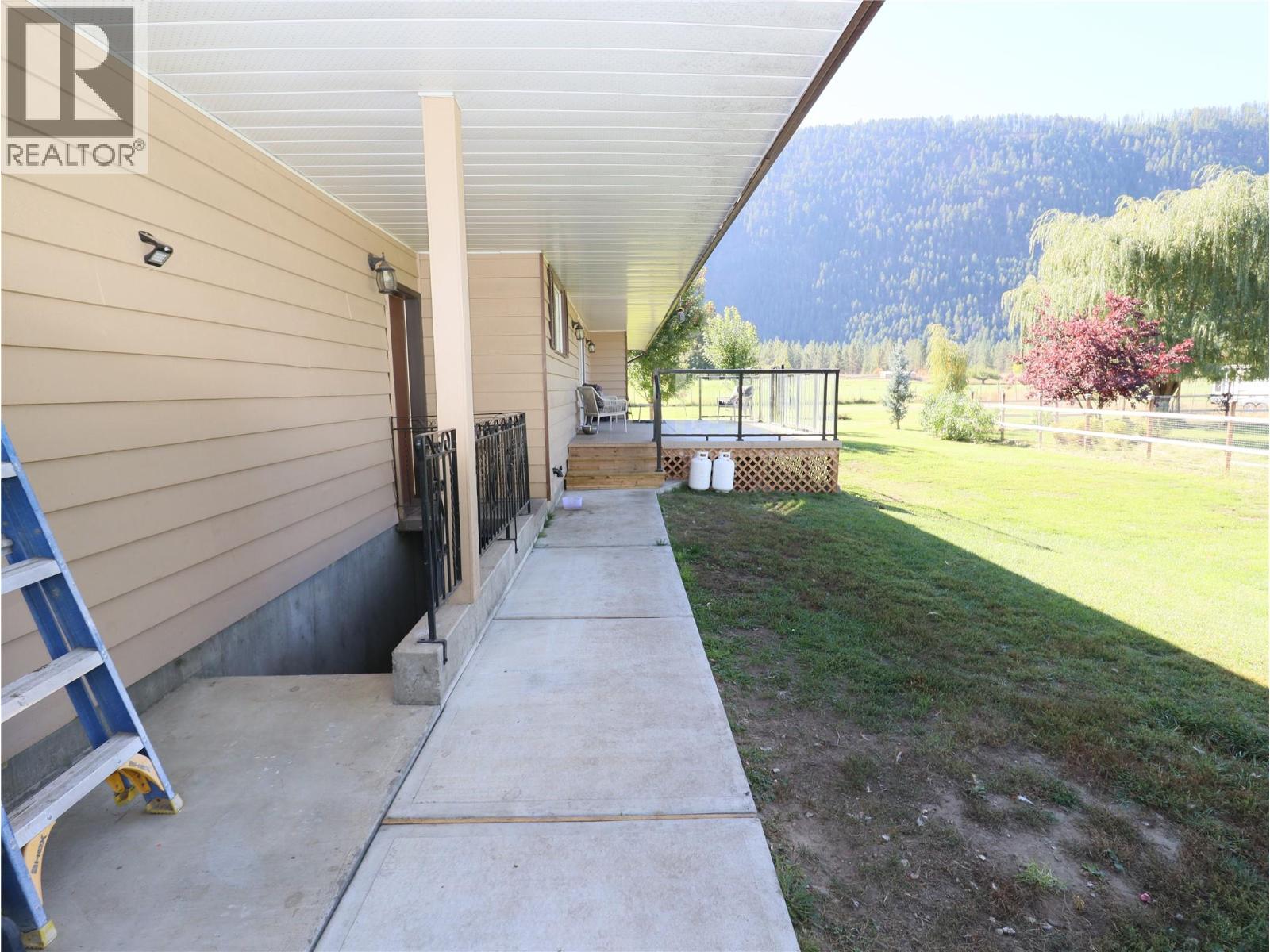 5015 Siminoff Road, Grand Forks, British Columbia  V0H 1H4 - Photo 8 - 10378052
