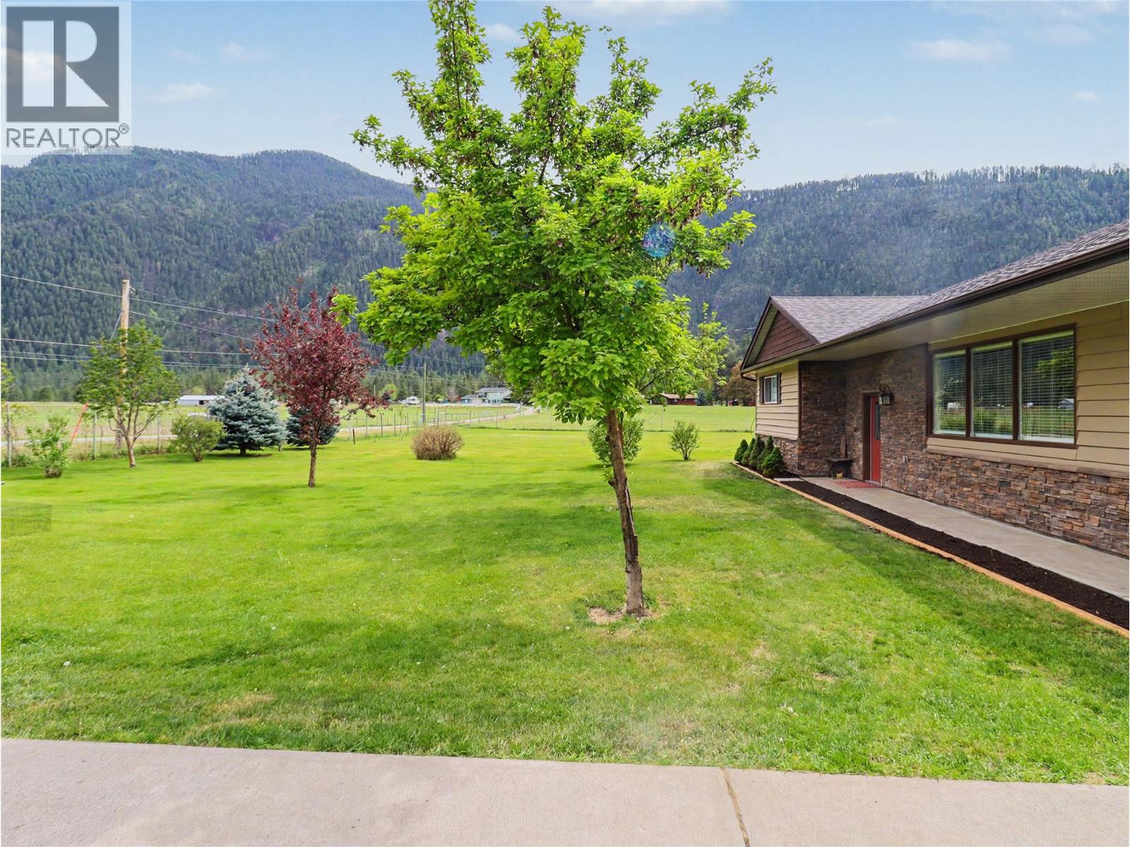 5015 Siminoff Road, Grand Forks, British Columbia  V0H 1H4 - Photo 2 - 10378052