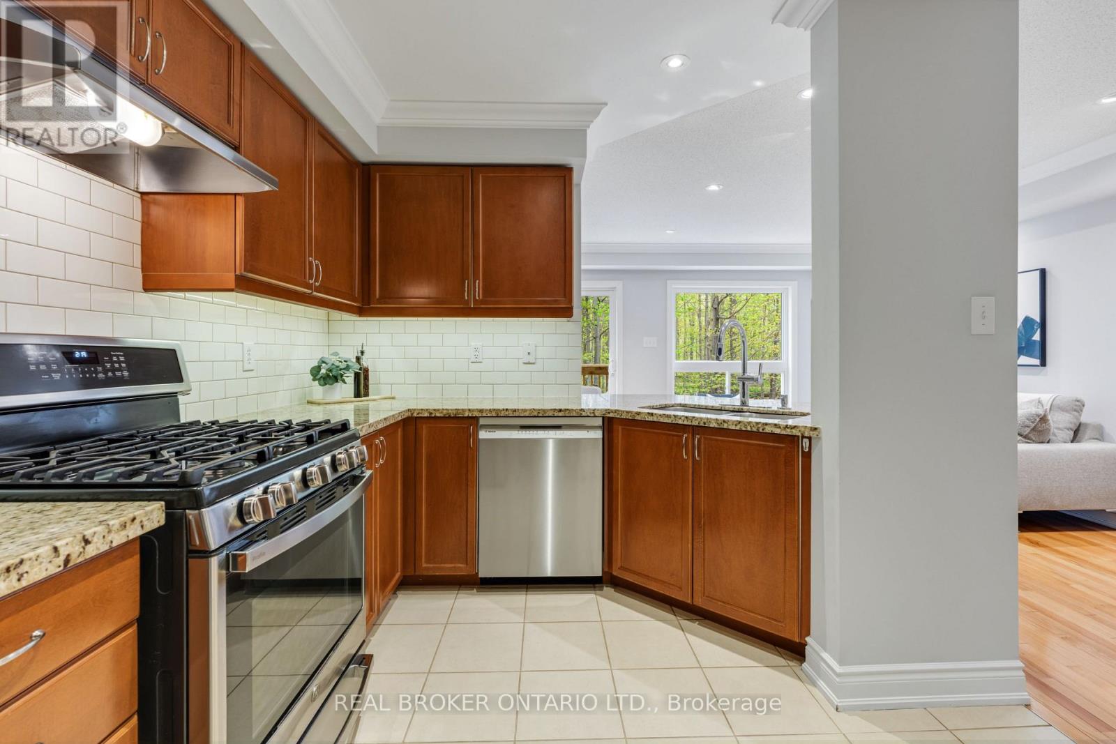 33 - 233 Duskywing Way, Oakville, Ontario  L6L 0C5 - Photo 6 - W13122138