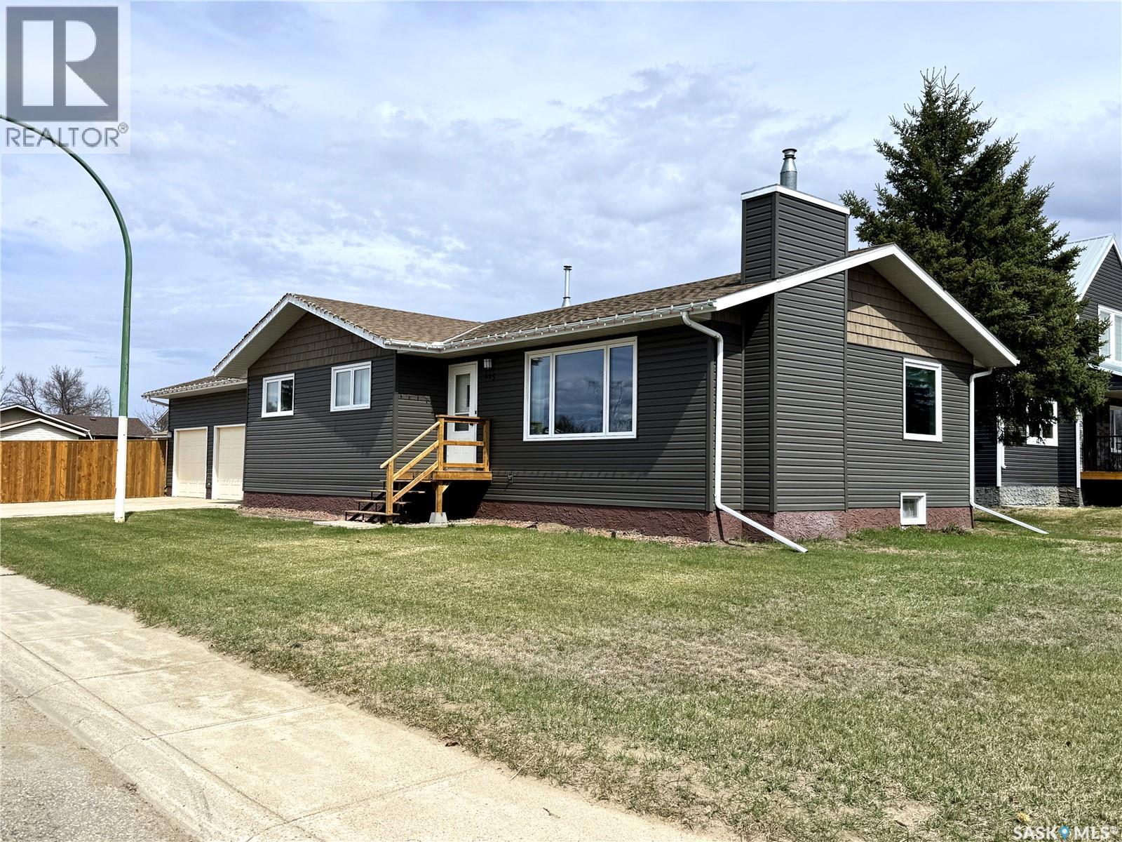 415 3rd Avenue W, Biggar, Saskatchewan  S0K 0M0 - Photo 2 - SK027372
